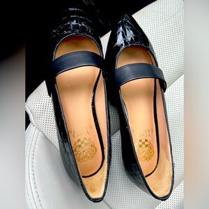 Vince Camuto black size 7. Never worn alligator skin?